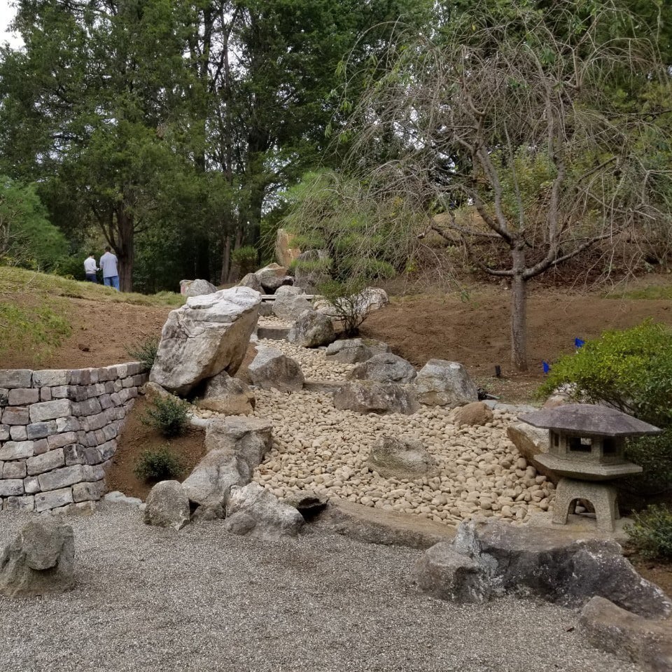 日本庭園　滝組　石組み　石積み