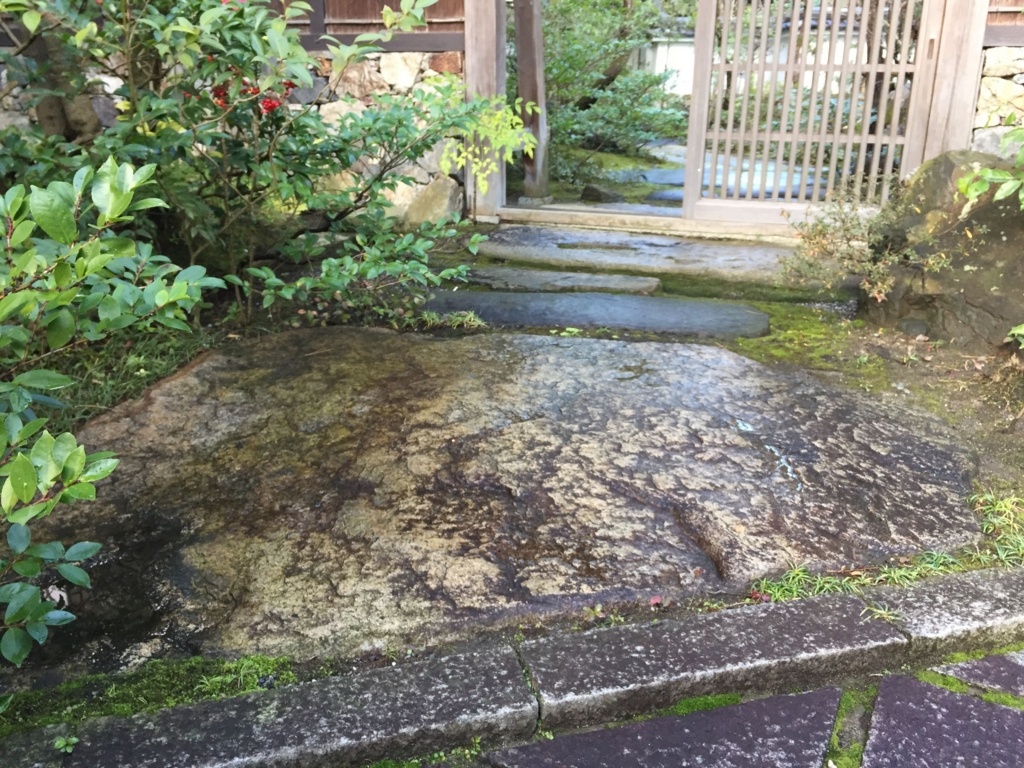 これだけは知っておきたい。日本庭園における役石の種類